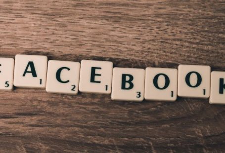 Social Media E-commerce - White Facebook Scramble Pieces